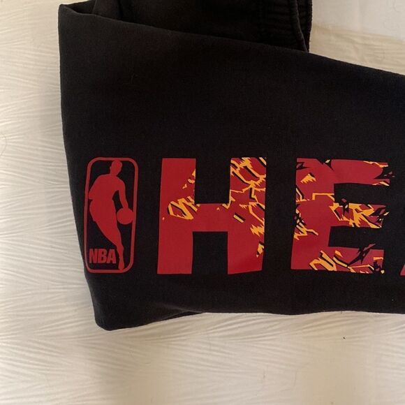 Adidas NBA Miami Heat Heavy Sweatpants with Logo Down Left Leg Size Medium - Picture 4 of 5